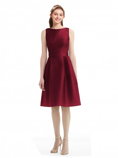 Borgonha Linha A Barco Cetim Curto Vestidos de Madrinha / Vestidos de Homecoming Outlet